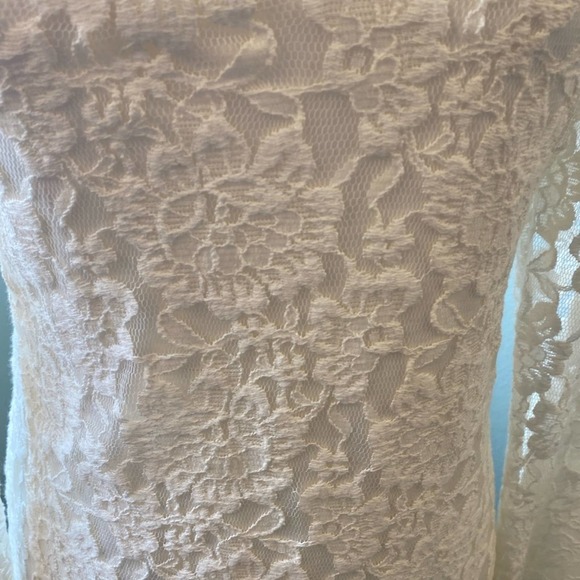 Laundry lace Bodycon Dress with Bell Sleeves!! Gorgeous for Era's tour or BTB - Picture 11 of 11